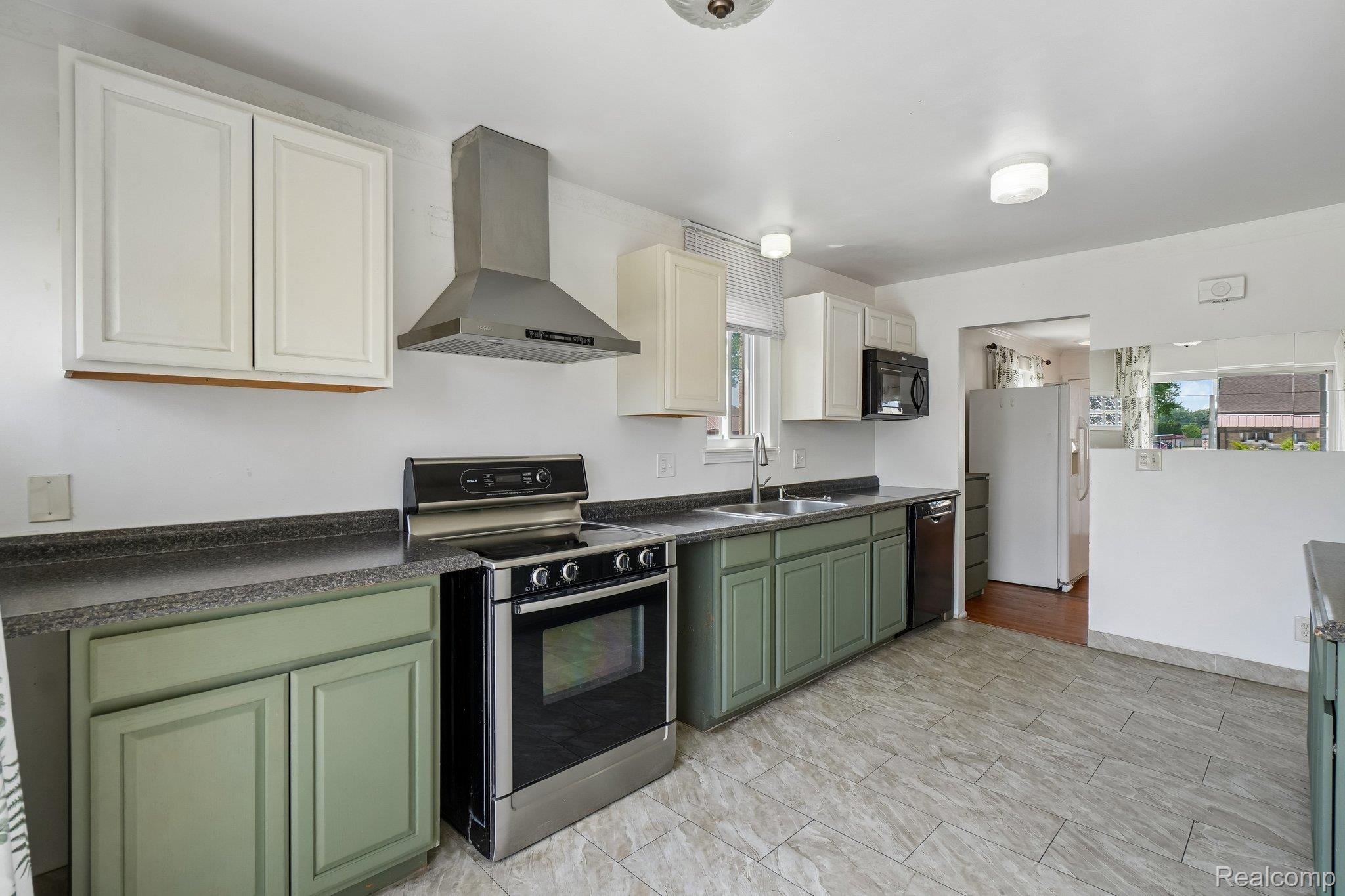 8401 18 18 Mile Road, Unit 112 Sterling Heights, MI 48313 - Photo 9 of 25 8-web-or-mls-Eighteen Mile Rd 112-S0107-008.jpg