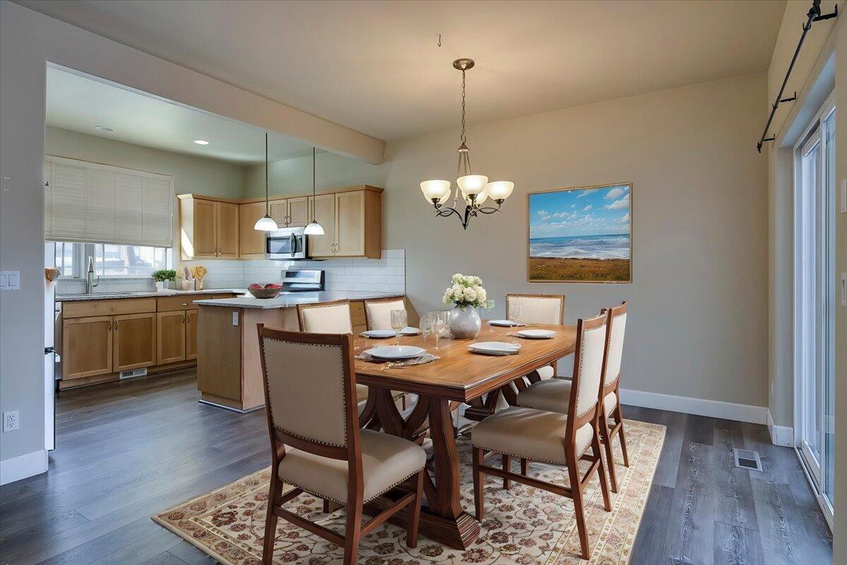 20370 Murphy Road Bend, OR 97702 - Photo 5 of 33 With your favorite dining table
