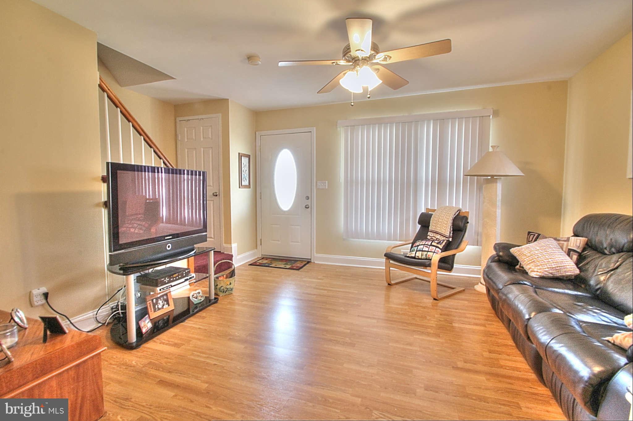 7833 Charlesmont Road Baltimore, MD 21222 - Photo 3 of 26 Living Room