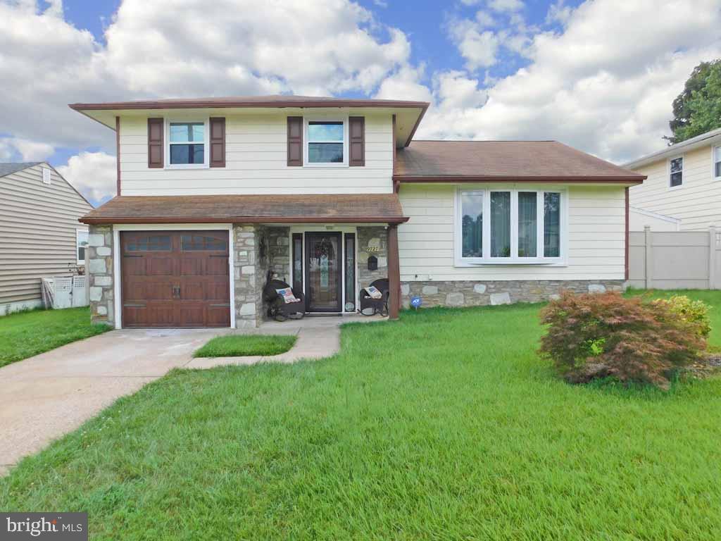 9727 Portis Road Philadelphia, PA 19115 - Photo 2 of 37