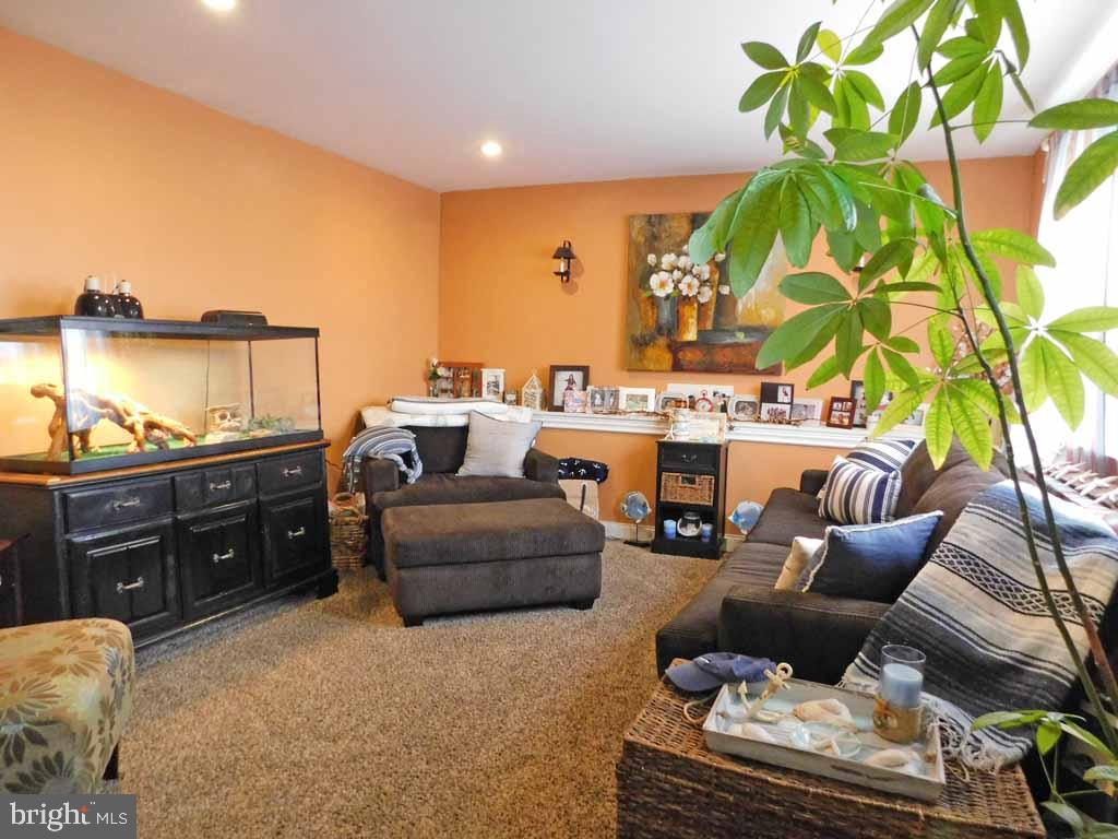 9727 Portis Road Philadelphia, PA 19115 - Photo 11 of 37