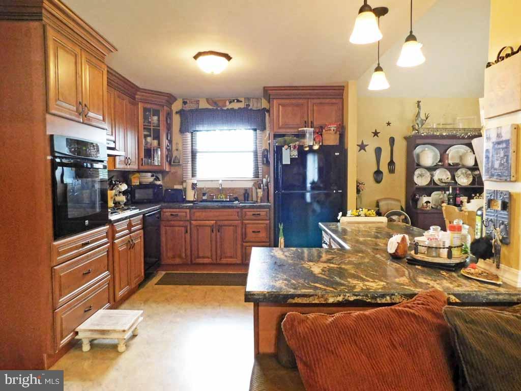 9727 Portis Road Philadelphia, PA 19115 - Photo 12 of 37