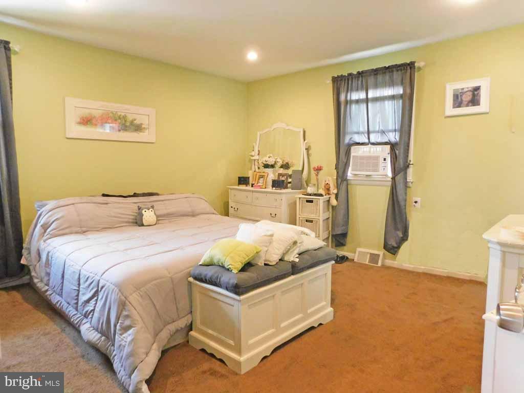 9727 Portis Road Philadelphia, PA 19115 - Photo 19 of 37