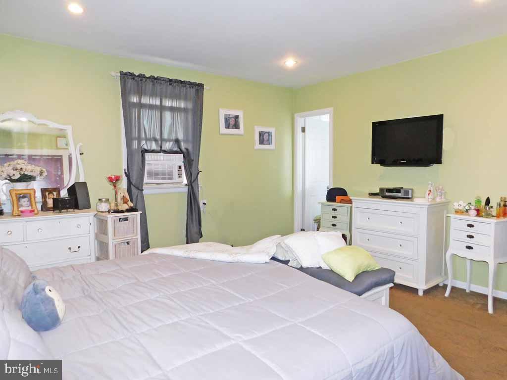9727 Portis Road Philadelphia, PA 19115 - Photo 20 of 37