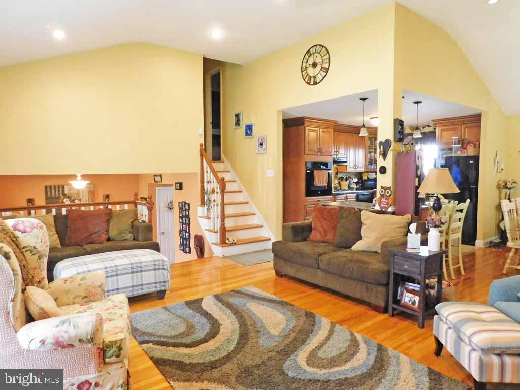 9727 Portis Road Philadelphia, PA 19115 - Photo 6 of 37