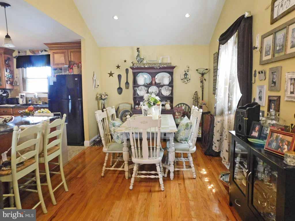 9727 Portis Road Philadelphia, PA 19115 - Photo 9 of 37
