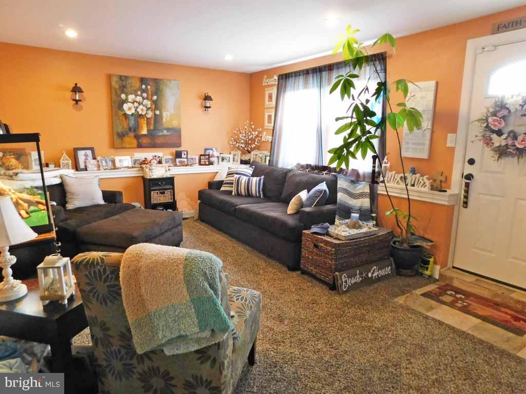 9727 Portis Road Philadelphia, PA 19115 - Photo 10 of 37