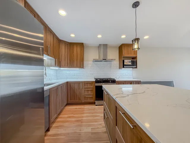 $2,300 | 6417 West Irving Park Road, Unit 2N, Chicago, IL 60634