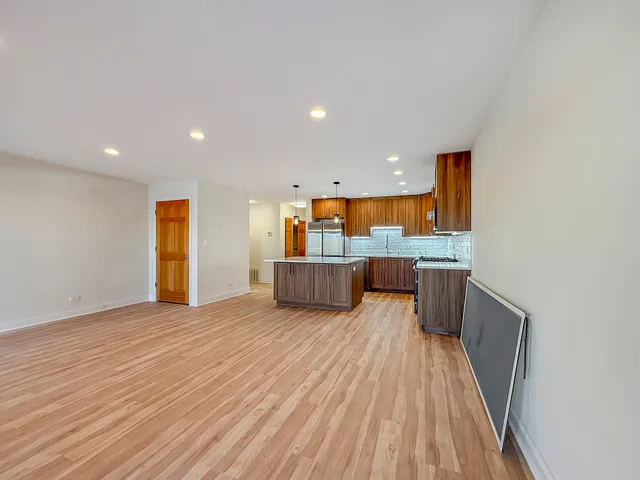 $2,300 | 6417 West Irving Park Road, Unit 2N, Chicago, IL 60634