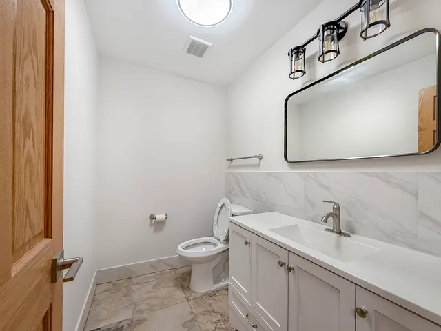 $2,300 | 6417 West Irving Park Road, Unit 2N, Chicago, IL 60634