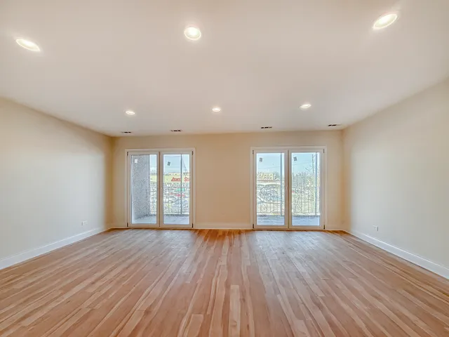 $2,300 | 6417 West Irving Park Road, Unit 2N, Chicago, IL 60634