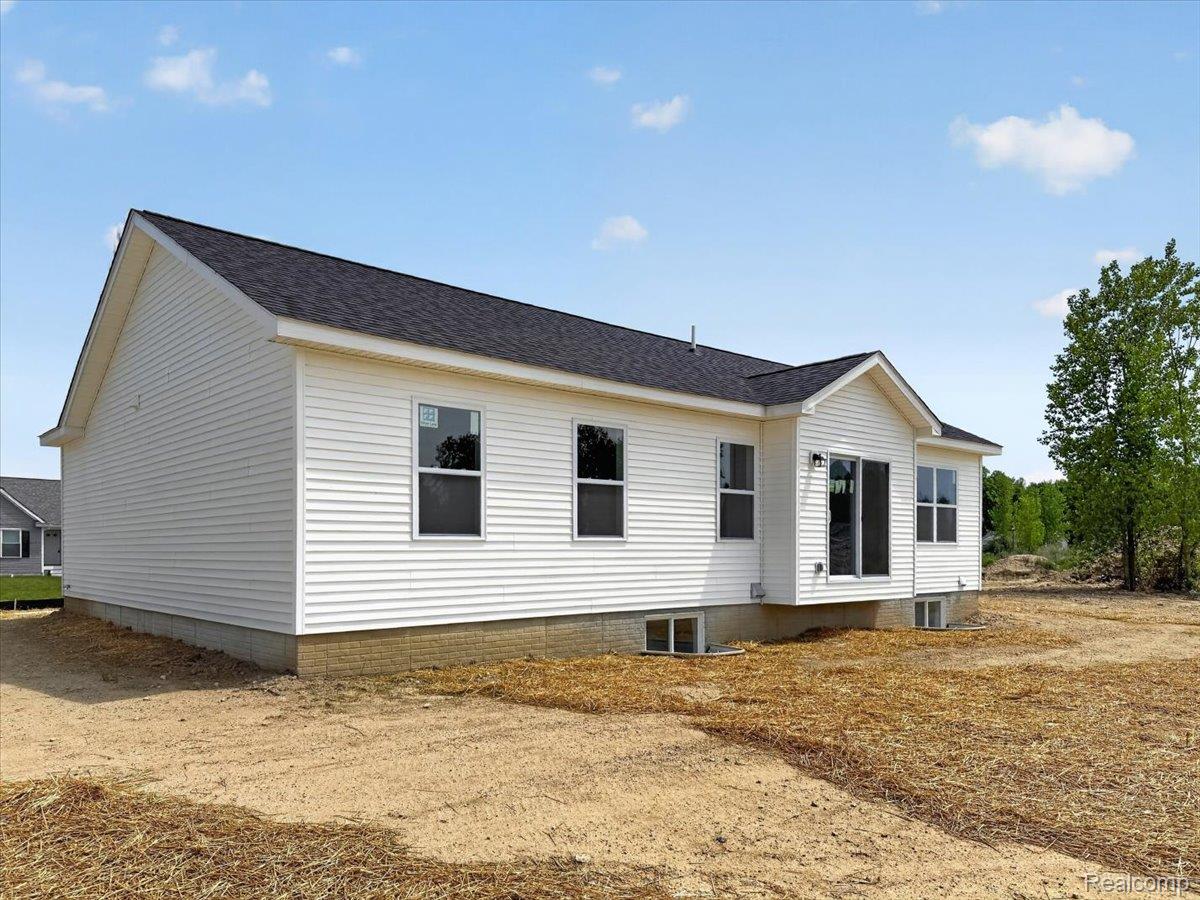 3156 Daisy Way Burton, MI 48519 - Photo 4 of 38 11-2026.05.26_ACloutier_DaisyWay_127.jpg
