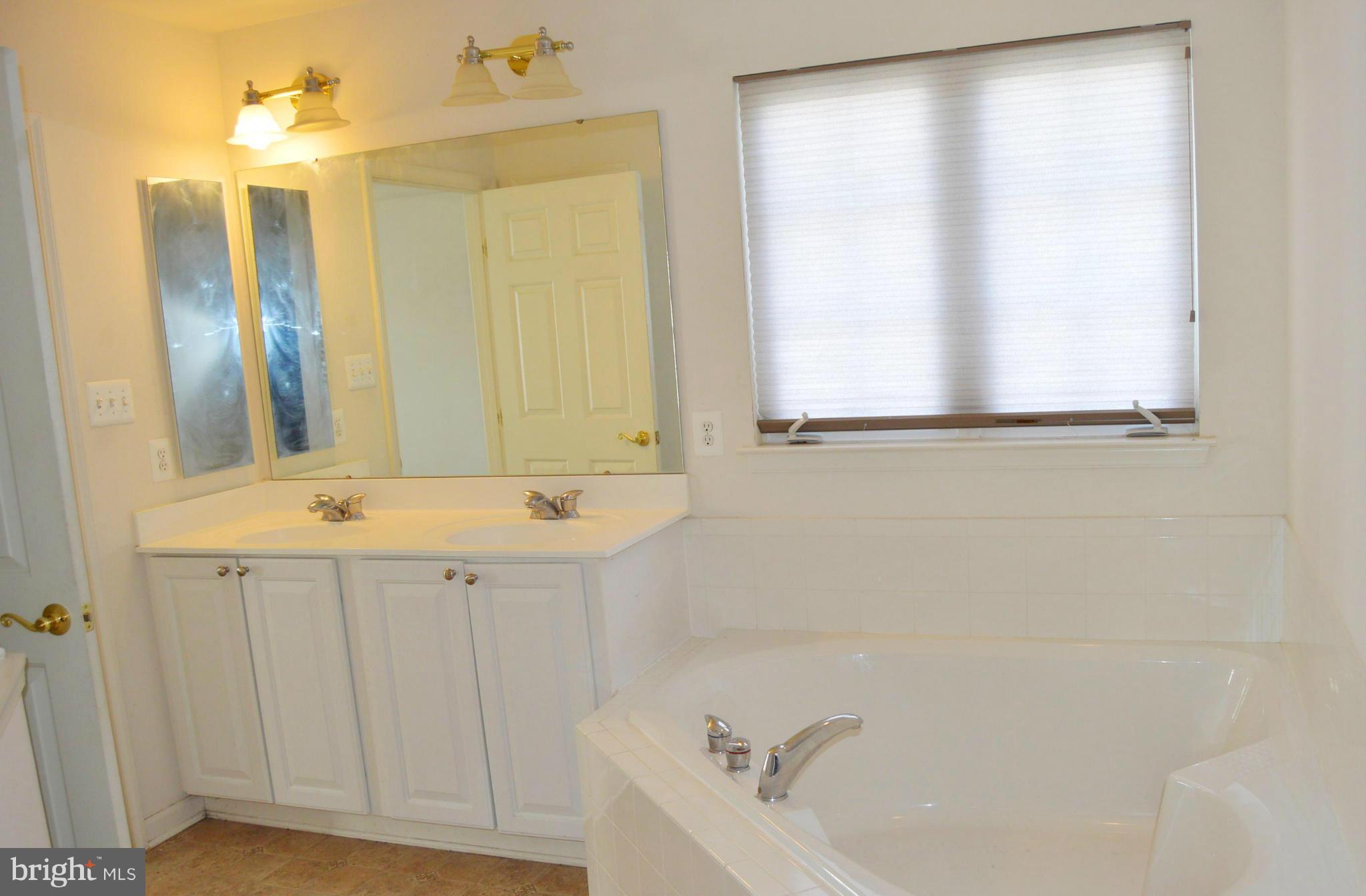 7806 Callington Way Hanover, MD 21076 - Photo 11 of 19 Bath (Master)