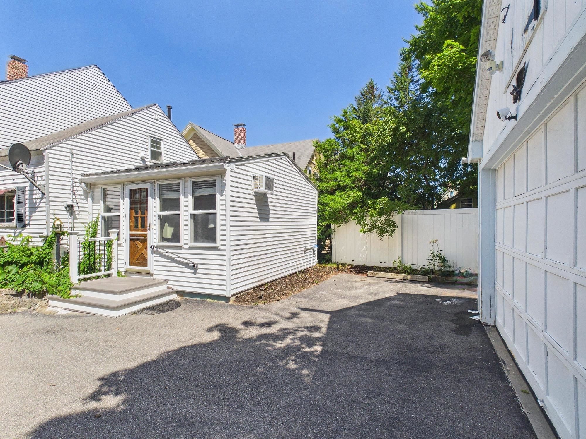 29 Manchester Street Nashua, NH 03064 - Photo 5 of 42