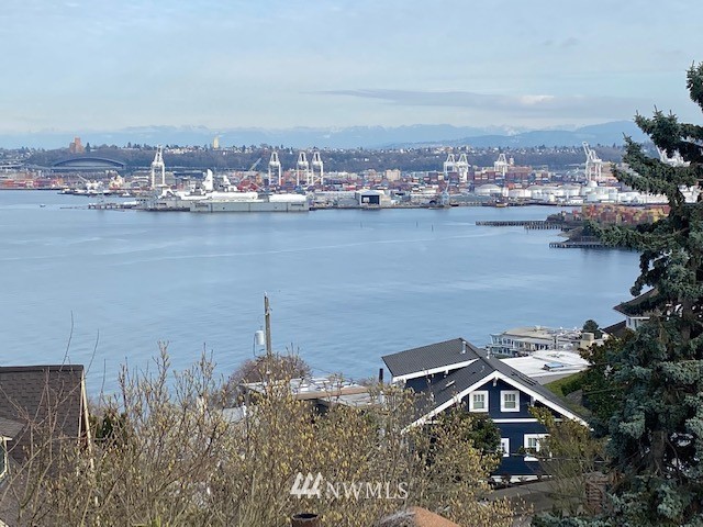 1701 41st Avenue Southwest Seattle, WA 98116 - Photo 18 of 21