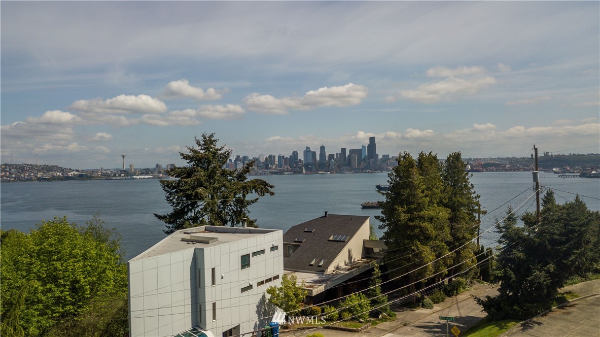 1701 41st Avenue Southwest Seattle, WA 98116 - Photo 3 of 21