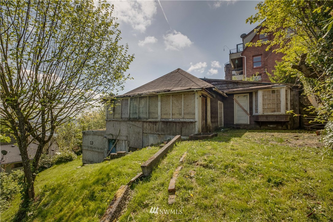 1701 41st Avenue Southwest Seattle, WA 98116 - Photo 4 of 21 a front view of a house with a yard