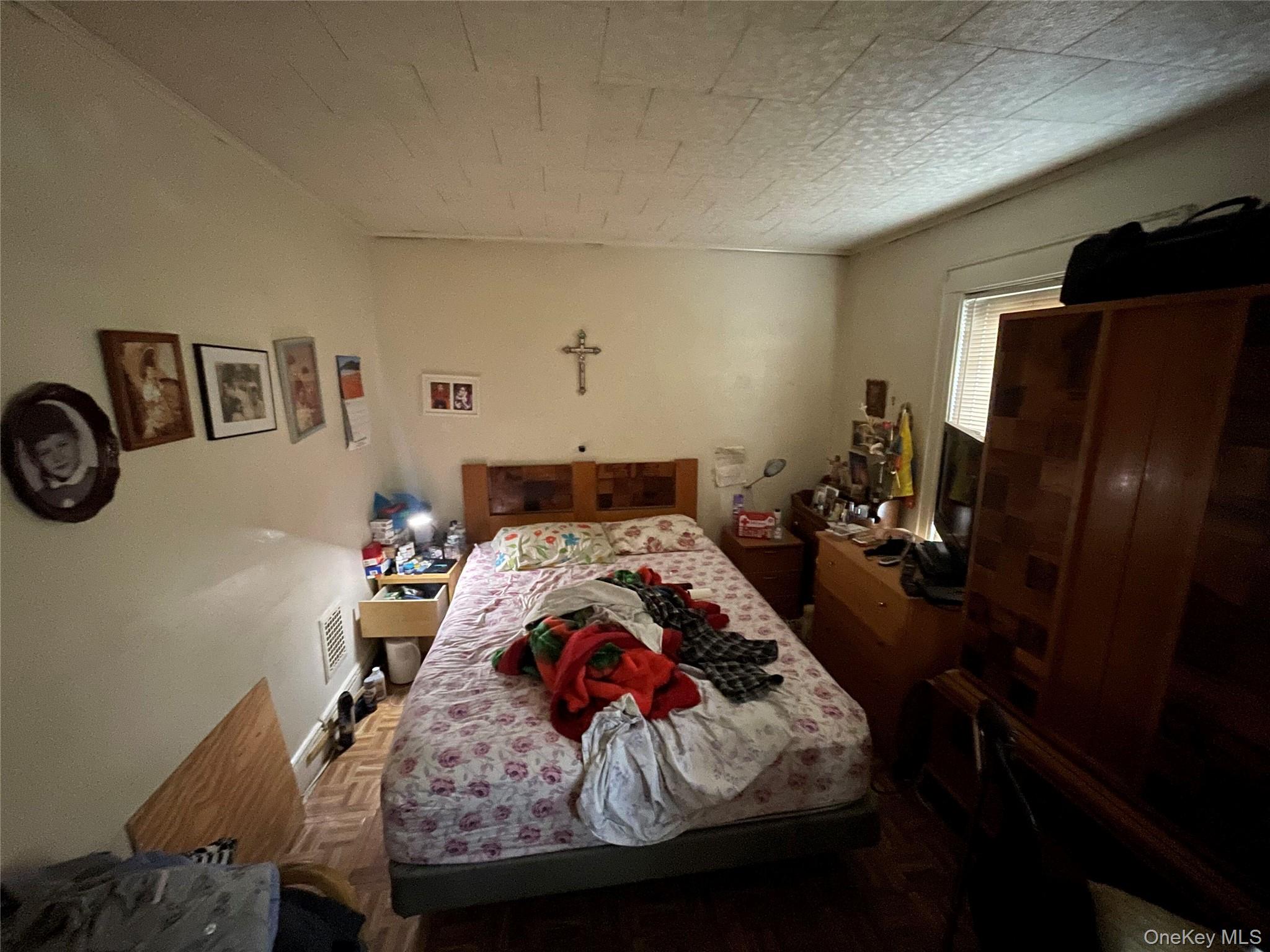 106-20 109th Avenue Queens, NY 11417 - Photo 5 of 12 View of bedroom