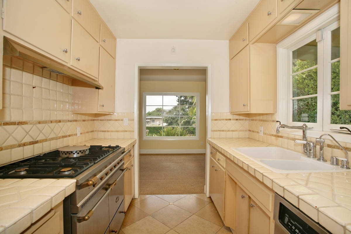 472 Avenida Primavera Del Mar, CA 92014 - Photo 7 of 9