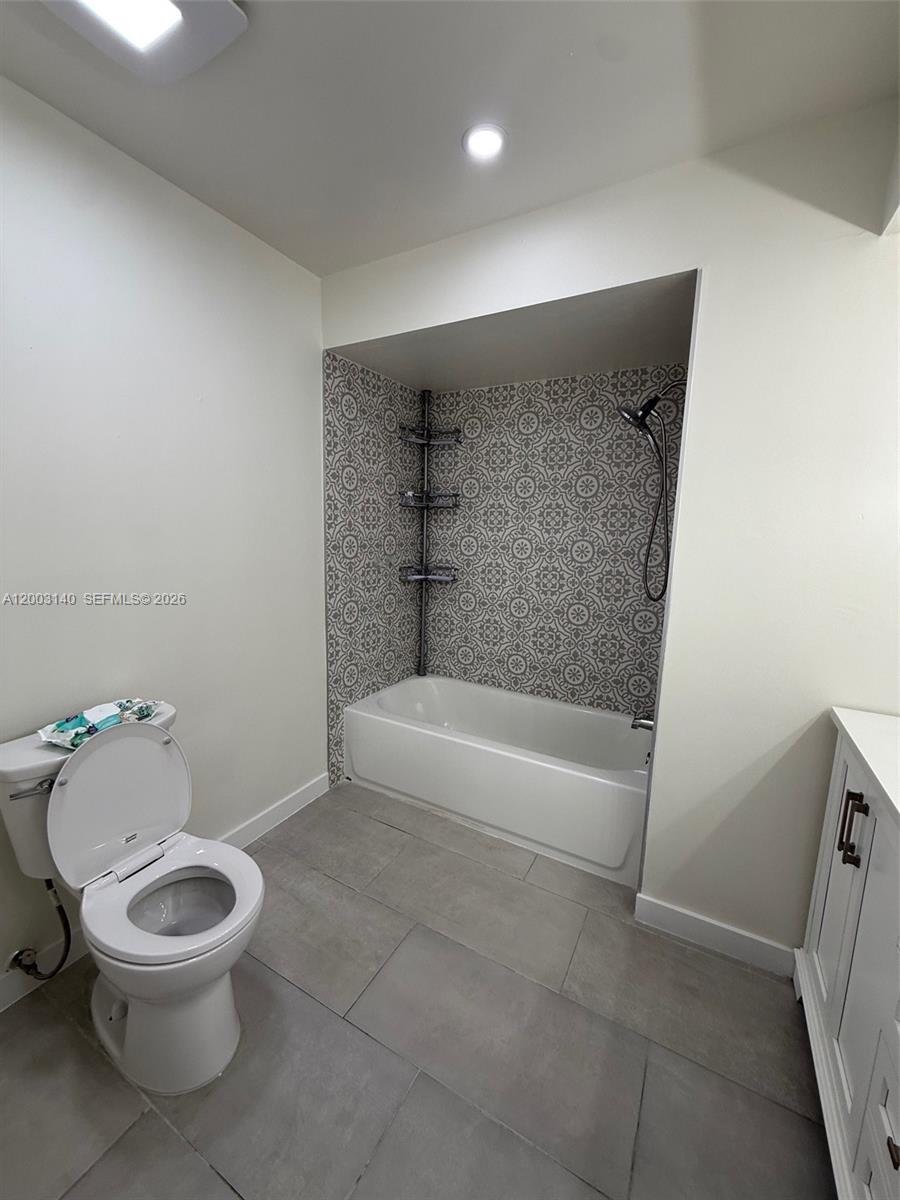 531 Southwest 89th Court, Unit 1 Miami, FL 33174 - Photo 25 of 35 Master bathroom