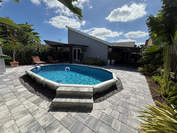 $4,300 | 531 Southwest 89th Court, Unit 1, Miami, FL 33174