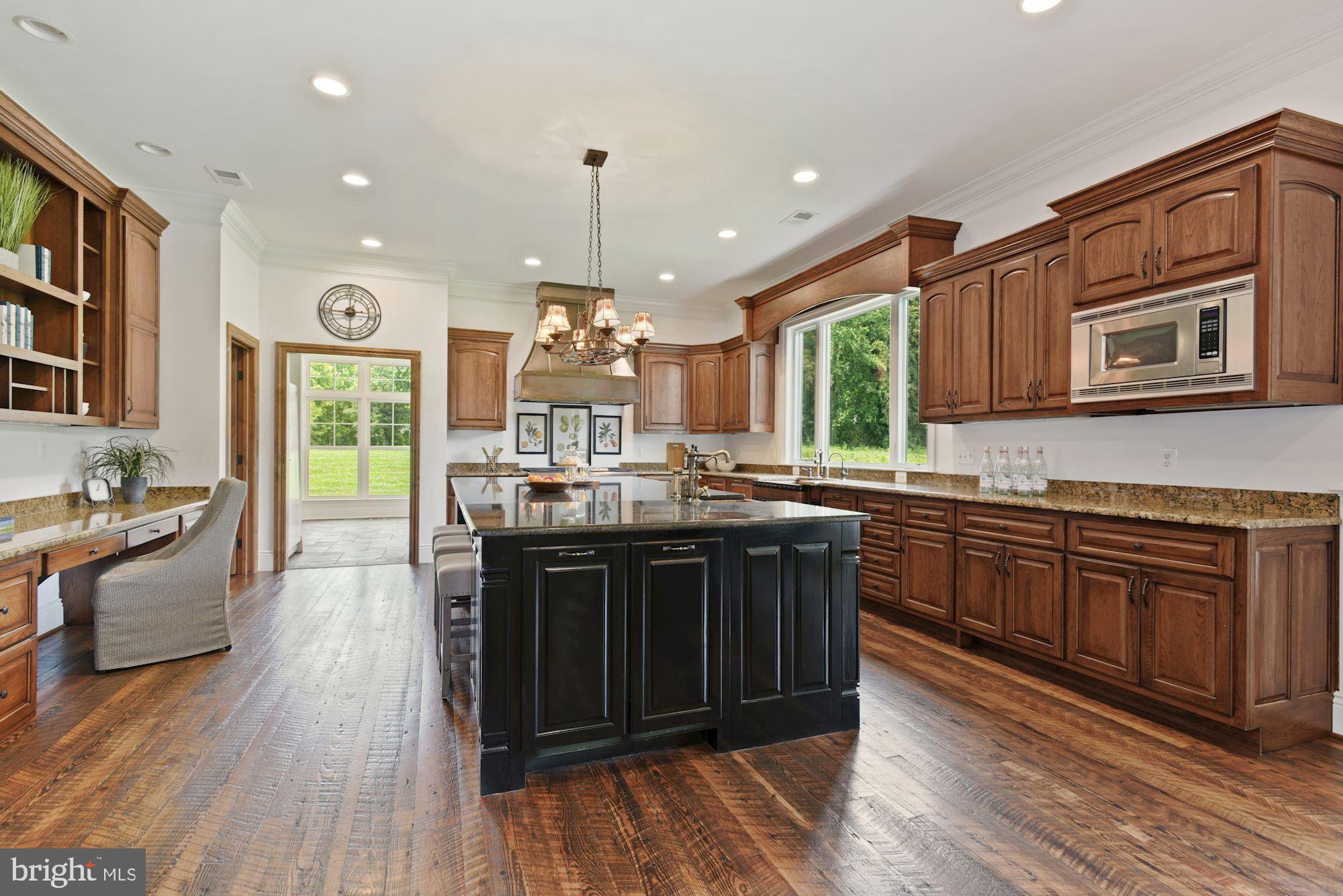 911 Challedon Road Great Falls, VA 22066 - Photo 8 of 36 Gallery Image 8