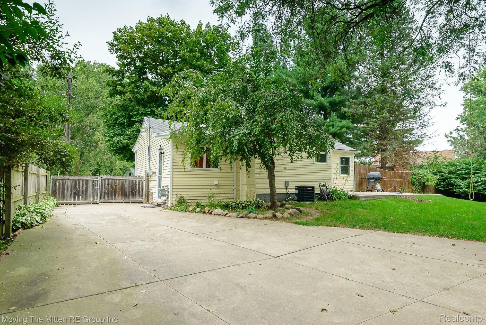 40173 Alden Road Belleville, MI 48111 - Photo 29 of 37 MTM_40173_alden-29.jpg