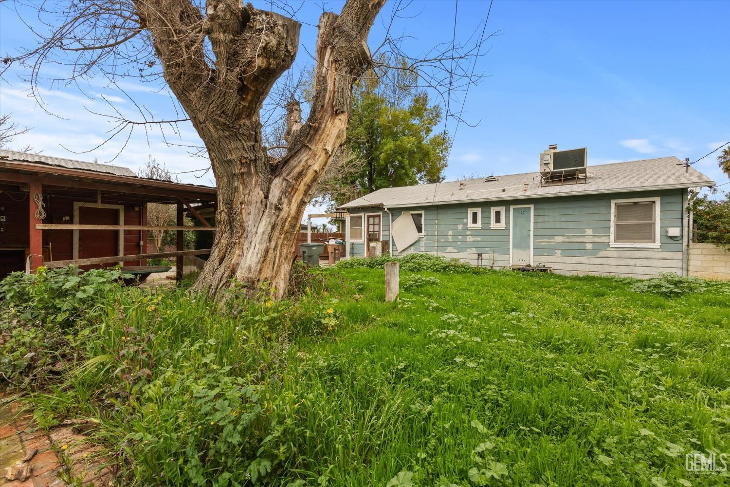 Undisclosed Address Bakersfield, CA 93308 - Photo 25 of 50 a front view of a house with a yard