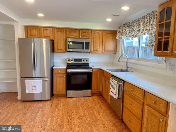 $2,700 | 13327 Schwenger Place, Herndon, VA 20170