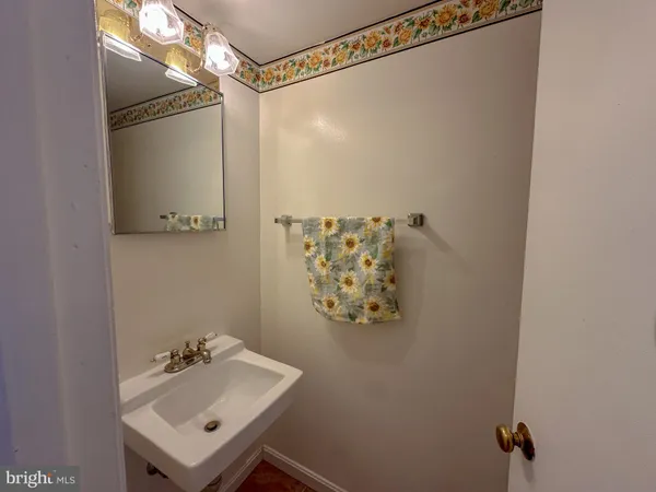 $2,700 | 13327 Schwenger Place, Herndon, VA 20170