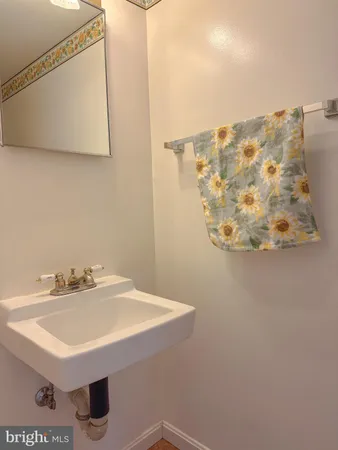 $2,700 | 13327 Schwenger Place, Herndon, VA 20170