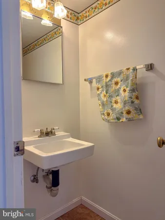 $2,700 | 13327 Schwenger Place, Herndon, VA 20170