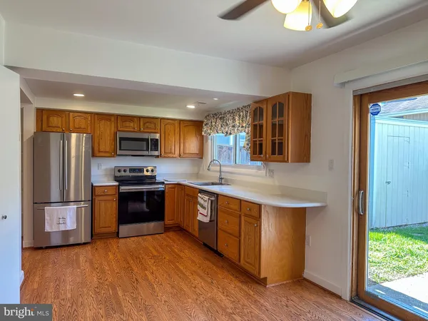 $2,700 | 13327 Schwenger Place, Herndon, VA 20170