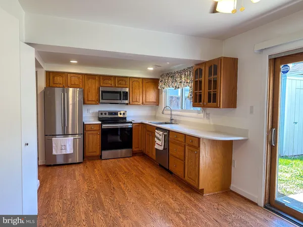 $2,700 | 13327 Schwenger Place, Herndon, VA 20170