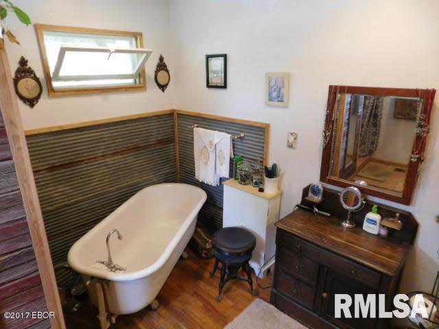 717 Gerrish Road Patoka, IL 62875 - Photo 15 of 39