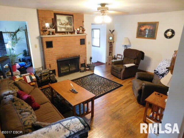 717 Gerrish Road Patoka, IL 62875 - Photo 4 of 39
