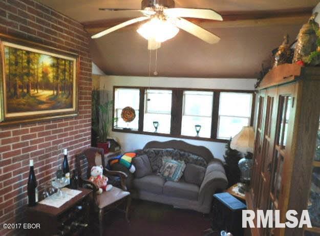 717 Gerrish Road Patoka, IL 62875 - Photo 7 of 39