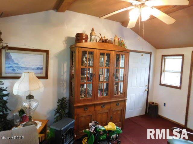 717 Gerrish Road Patoka, IL 62875 - Photo 8 of 39