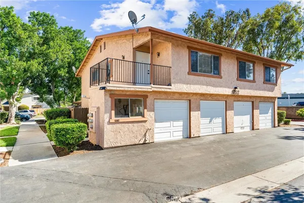 $2,350 | 1382 VÃa Santiago, Corona, CA 92882