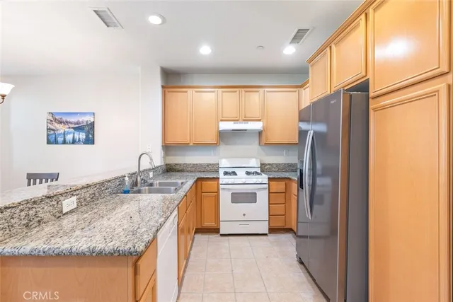 $3,000 | 1800 East Lakeshore Drive, Lake Elsinore, CA 92530