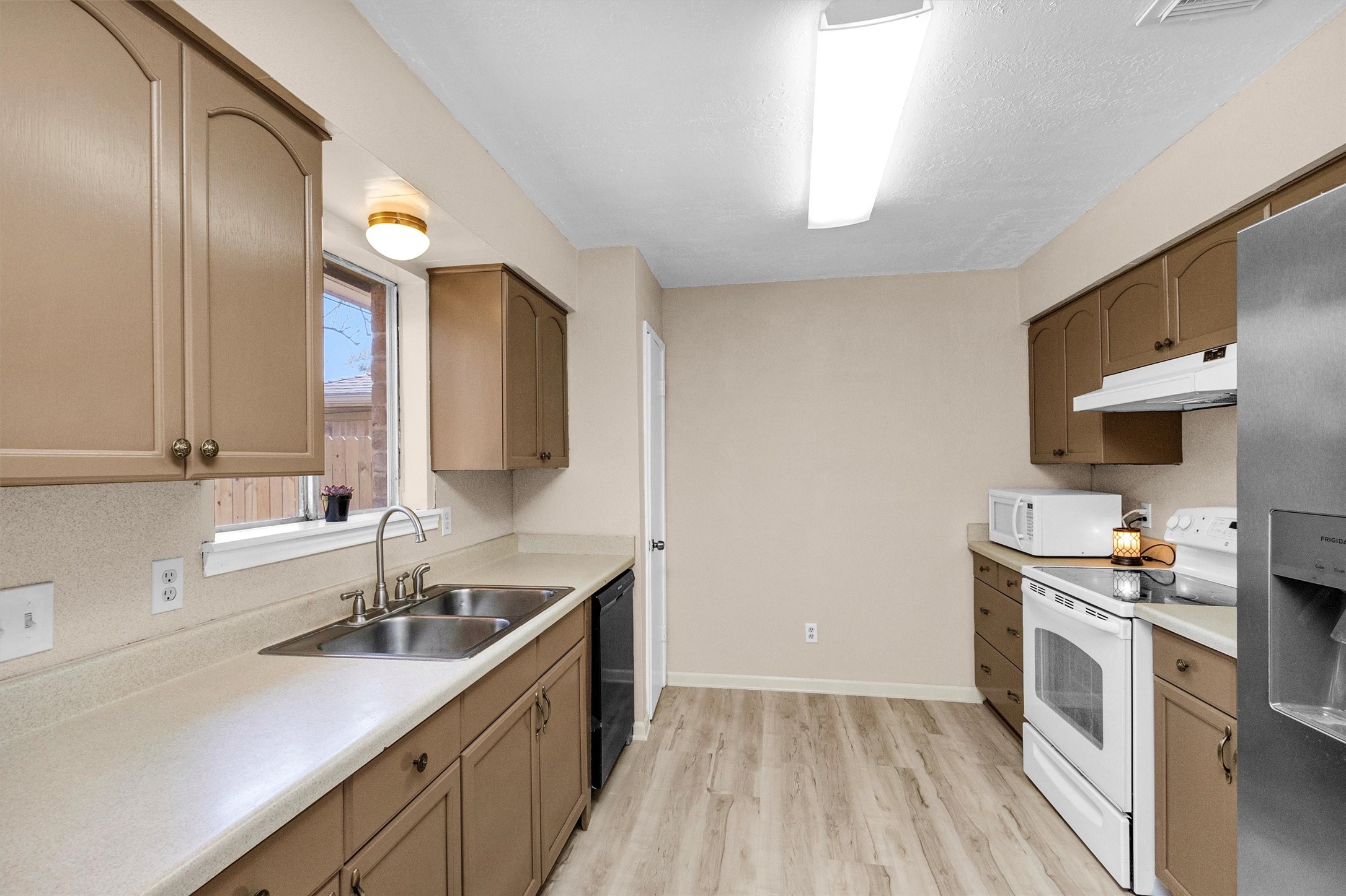 23014 Berry Pine Drive Spring, TX 77373 - Photo 12 of 29 ...a closer view of the kitchen with pantry down on your left.