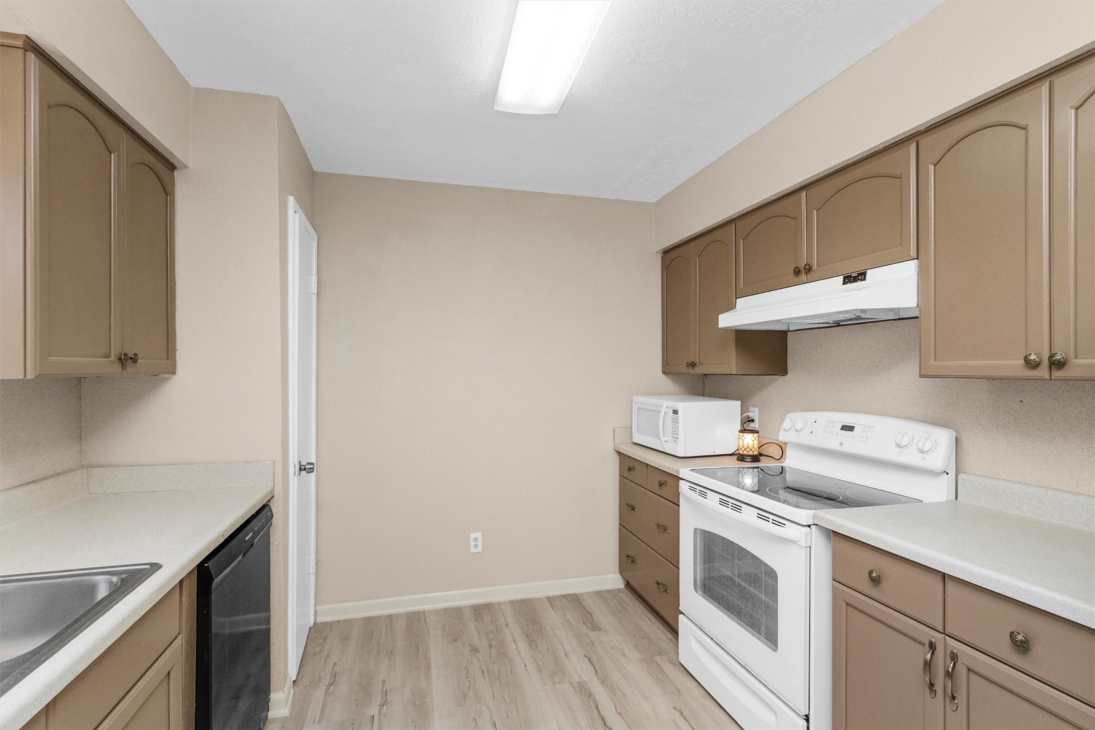 23014 Berry Pine Drive Spring, TX 77373 - Photo 13 of 29 Very clean and ready for you to make this your new kitchen. Plenty of upper and lower cabinets.