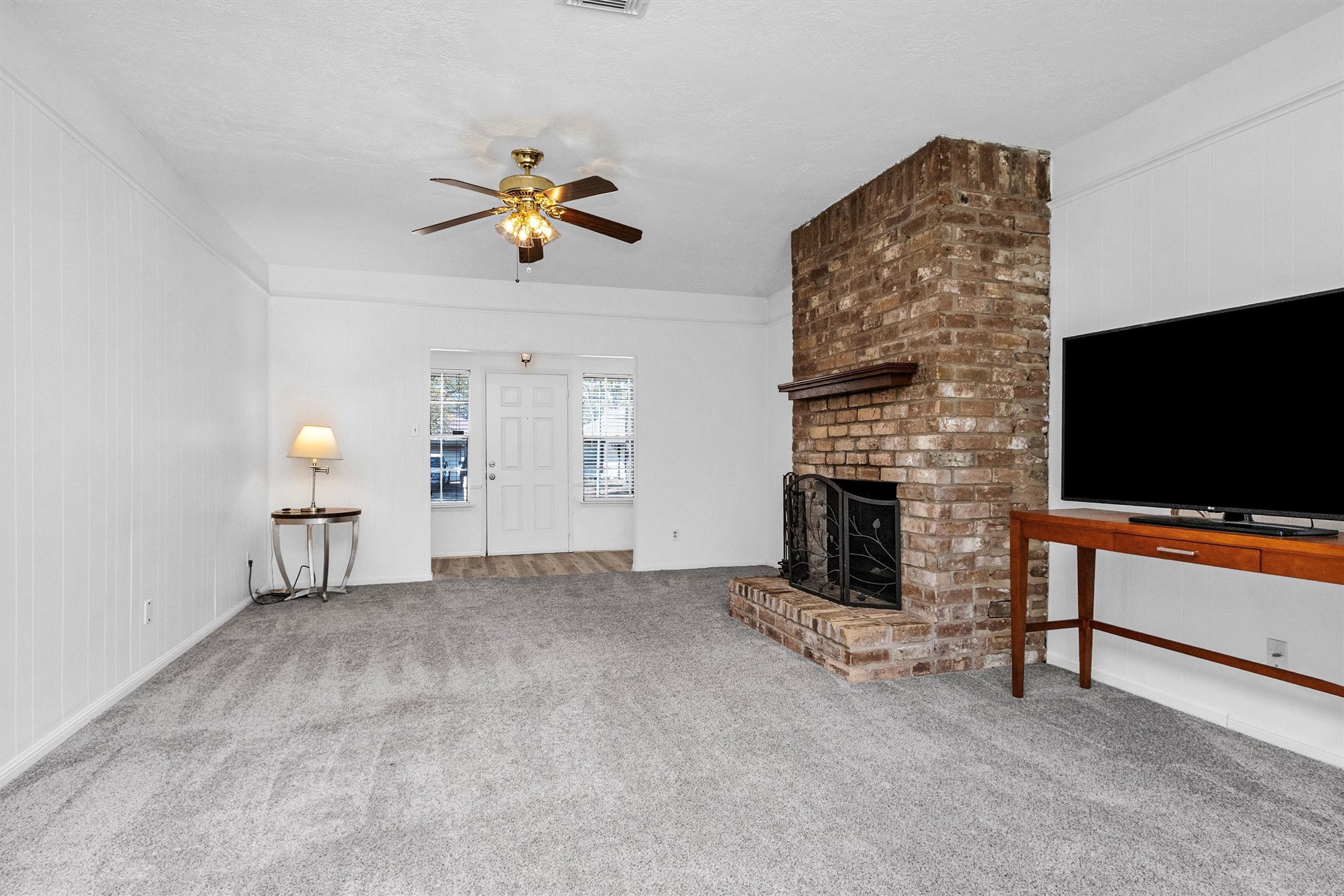 23014 Berry Pine Drive Spring, TX 77373 - Photo 7 of 29 another view of the family room w/ceiling fan.