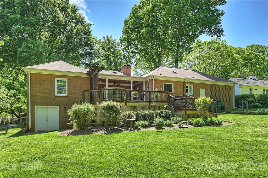 6119 Glenridge Road Charlotte, NC 28211 - Photo 38 of 41 a front view of house with yard and green space