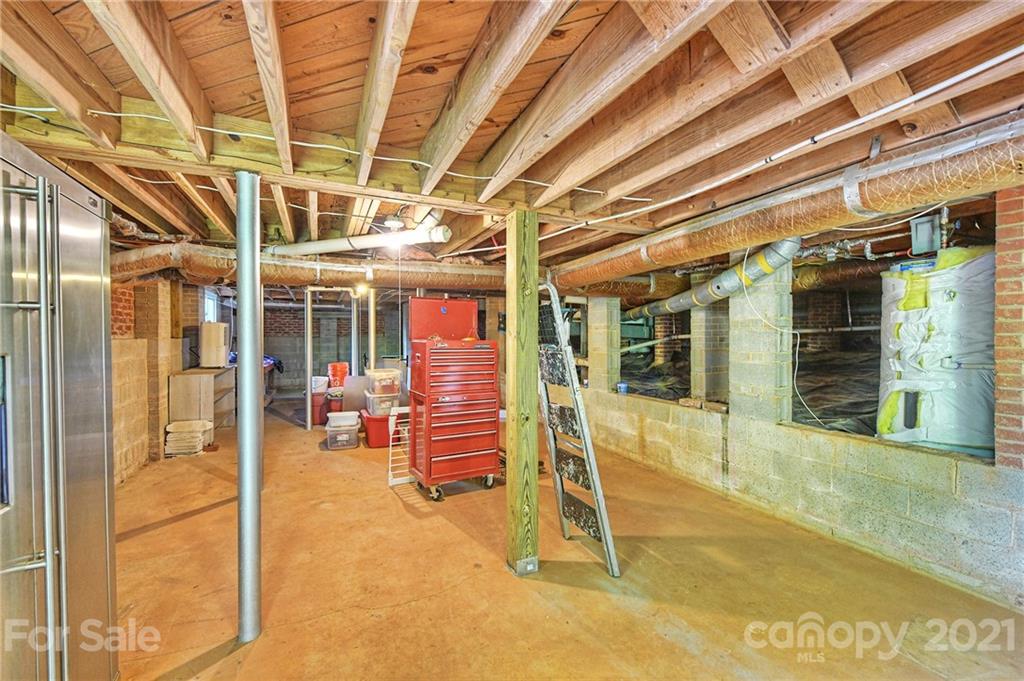 6119 Glenridge Road Charlotte, NC 28211 - Photo 39 of 41 a view of a porch with a table and chairs