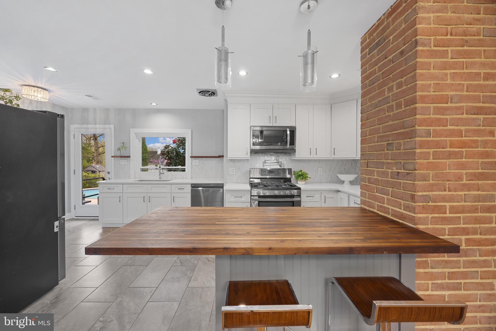 7040 Quander Road Alexandria, VA 22307 - Photo 2 of 50