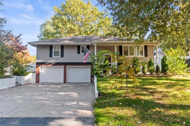 $277,900 | 207 North Paul Drive, Sibley, MO 64088