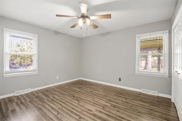 $277,900 | 207 North Paul Drive, Sibley, MO 64088