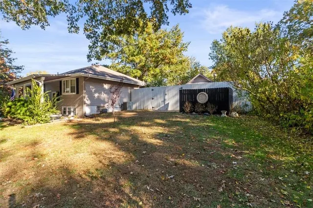 $277,900 | 207 North Paul Drive, Sibley, MO 64088