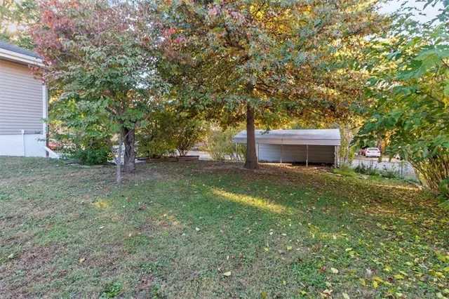 $277,900 | 207 North Paul Drive, Sibley, MO 64088